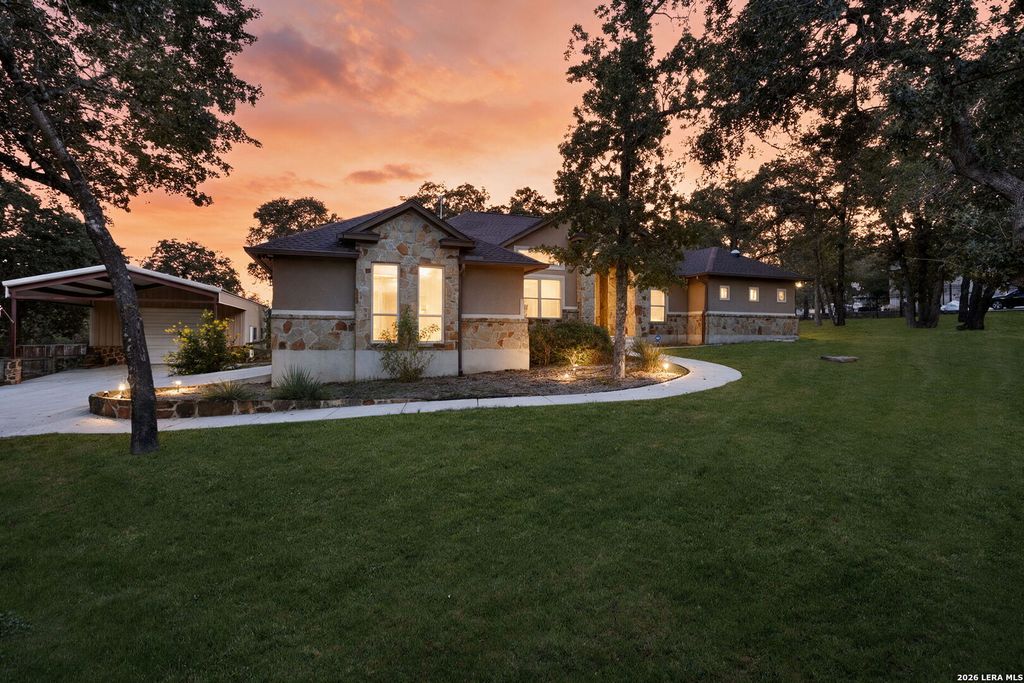 116 Hidden Forest DR, La Vernia, TX 78121