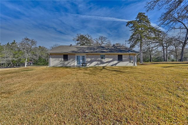 319 Shady Acres Lane, Brenham, TX 77833