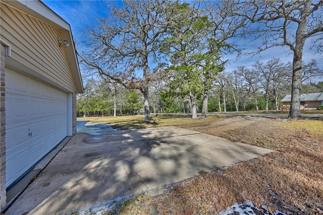 319 Shady Acres Lane, Brenham, TX 77833
