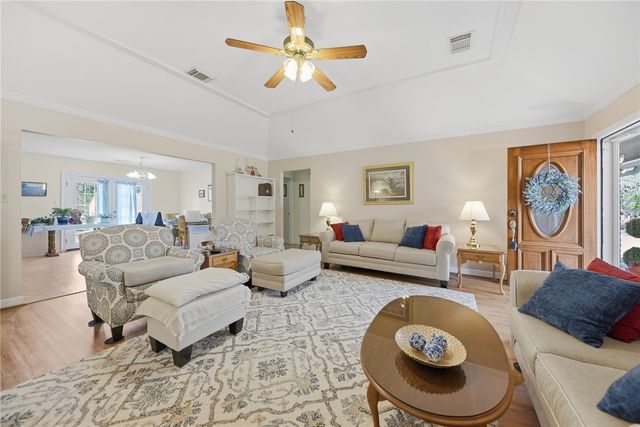 319 Shady Acres Lane, Brenham, TX 77833