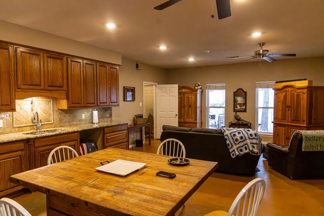 2946 FM 52, Oran, TX 76449