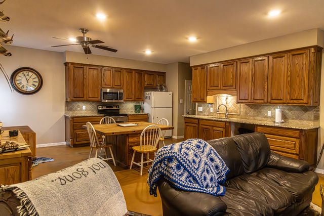 2946 FM 52, Oran, TX 76449