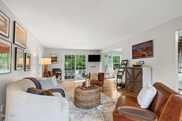 2109 Orchard Park Drive, Niskayuna, NY 12309