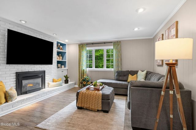 2109 Orchard Park Drive, Niskayuna, NY 12309