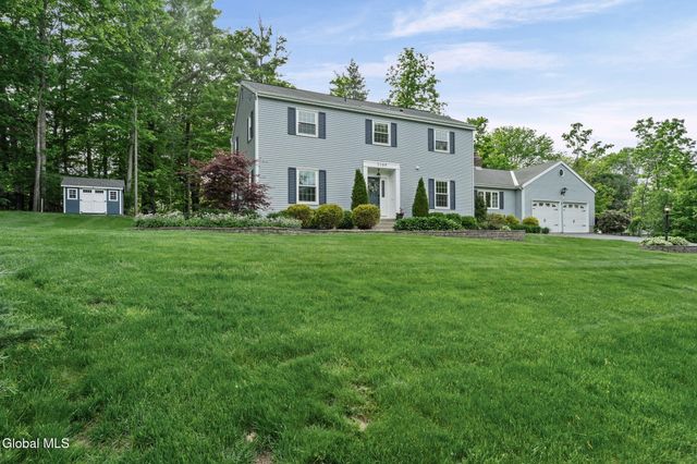 2109 Orchard Park Drive, Niskayuna, NY 12309