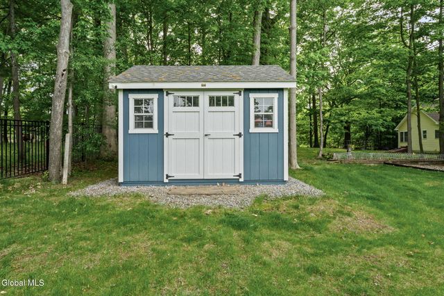2109 Orchard Park Drive, Niskayuna, NY 12309