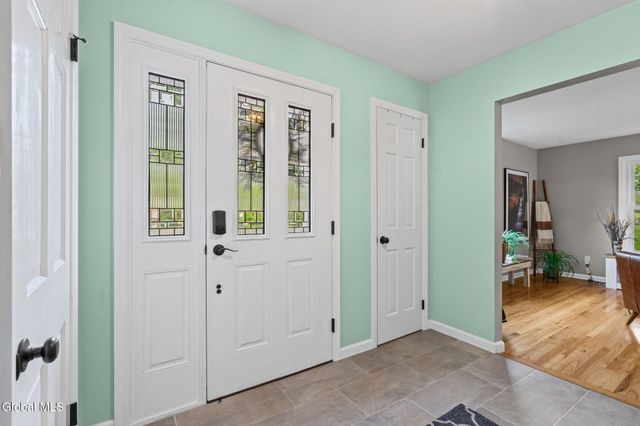 2109 Orchard Park Drive, Niskayuna, NY 12309