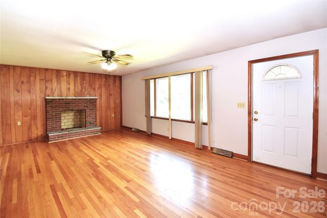 605 S Buena Vista Drive, Hendersonville, NC 28792