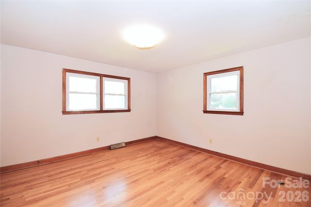 605 S Buena Vista Drive, Hendersonville, NC 28792