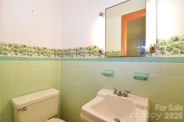 605 S Buena Vista Drive, Hendersonville, NC 28792