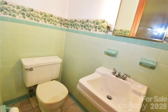 605 S Buena Vista Drive, Hendersonville, NC 28792