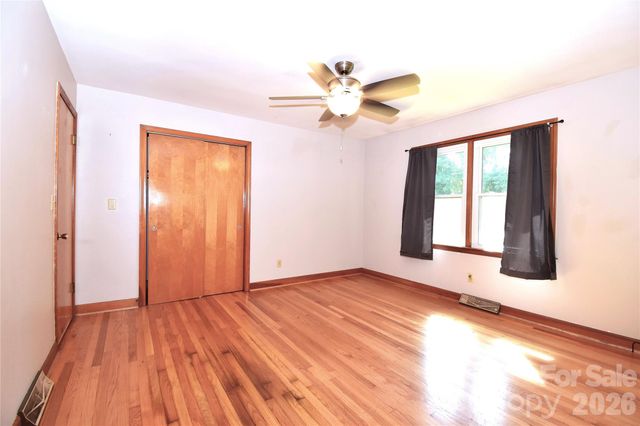 605 S Buena Vista Drive, Hendersonville, NC 28792