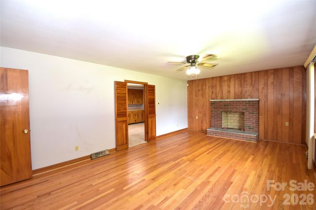 605 S Buena Vista Drive, Hendersonville, NC 28792