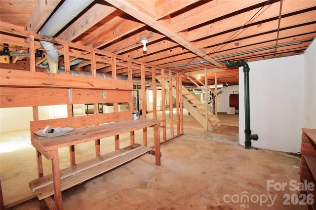 605 S Buena Vista Drive, Hendersonville, NC 28792