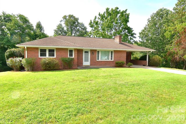 605 S Buena Vista Drive, Hendersonville, NC 28792