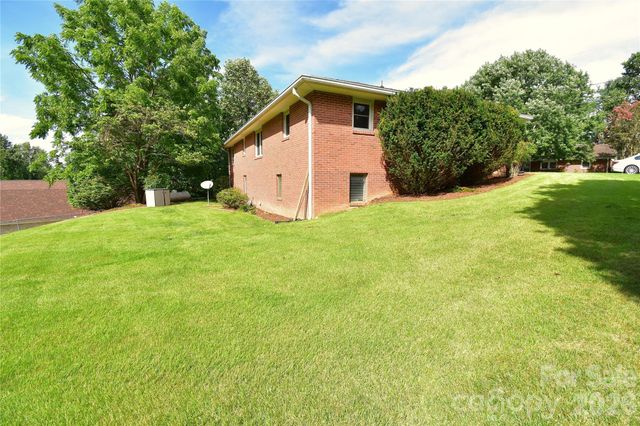 605 S Buena Vista Drive, Hendersonville, NC 28792