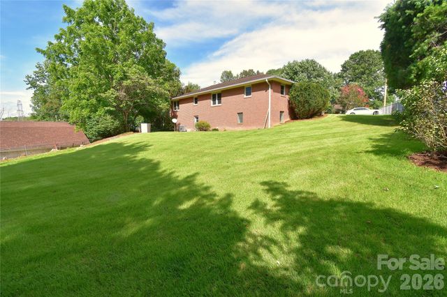 605 S Buena Vista Drive, Hendersonville, NC 28792