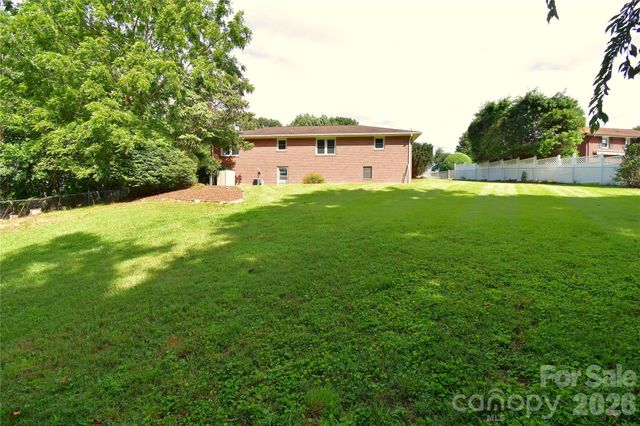 605 S Buena Vista Drive, Hendersonville, NC 28792