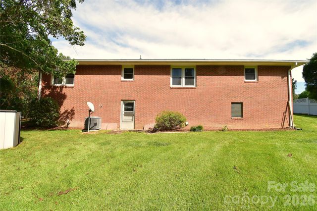 605 S Buena Vista Drive, Hendersonville, NC 28792