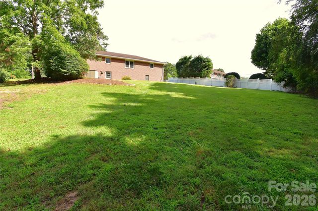 605 S Buena Vista Drive, Hendersonville, NC 28792