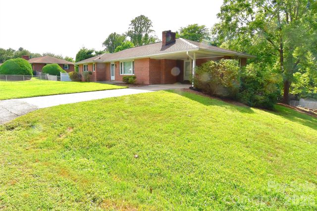 605 S Buena Vista Drive, Hendersonville, NC 28792