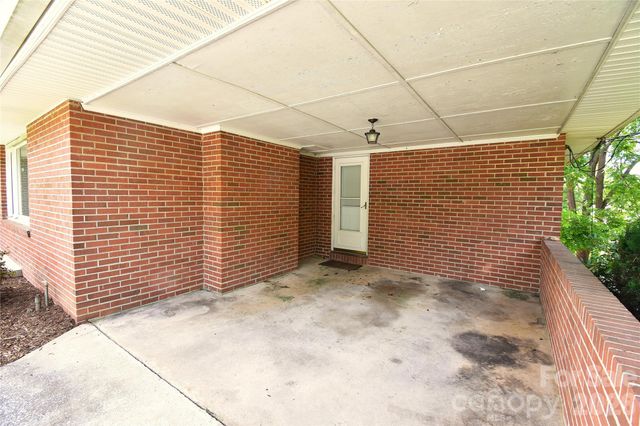 605 S Buena Vista Drive, Hendersonville, NC 28792