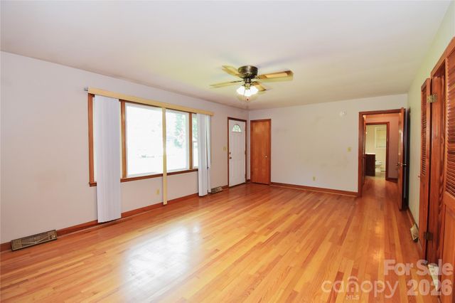 605 S Buena Vista Drive, Hendersonville, NC 28792