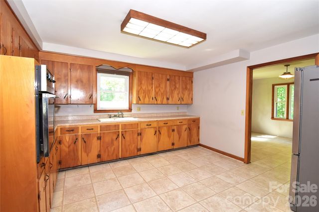 605 S Buena Vista Drive, Hendersonville, NC 28792
