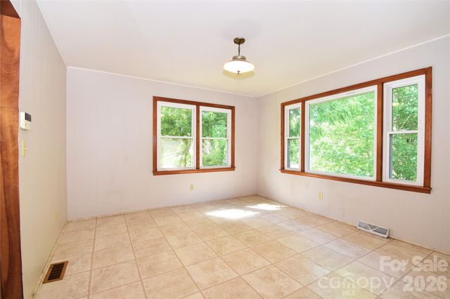 605 S Buena Vista Drive, Hendersonville, NC 28792