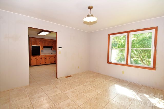 605 S Buena Vista Drive, Hendersonville, NC 28792