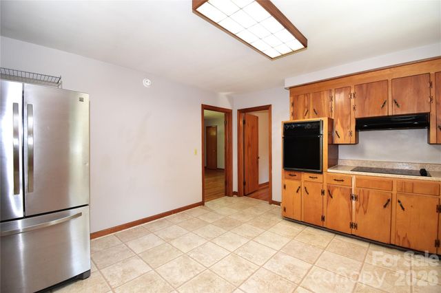 605 S Buena Vista Drive, Hendersonville, NC 28792