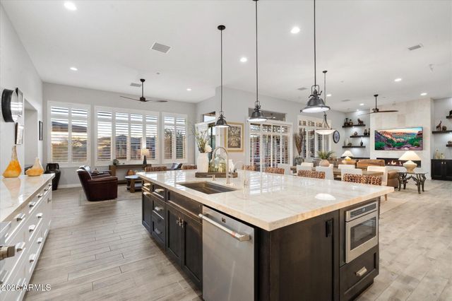 42424 N CROSS TIMBERS Court, Anthem, AZ 85086