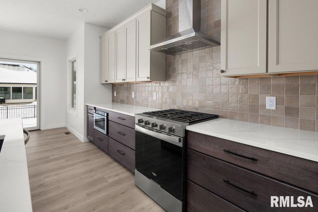 7123 Alvie Lane, Bettendorf, IA 52722