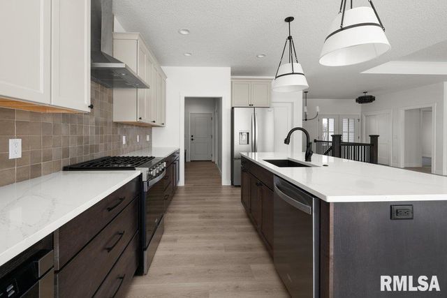 7123 Alvie Lane, Bettendorf, IA 52722