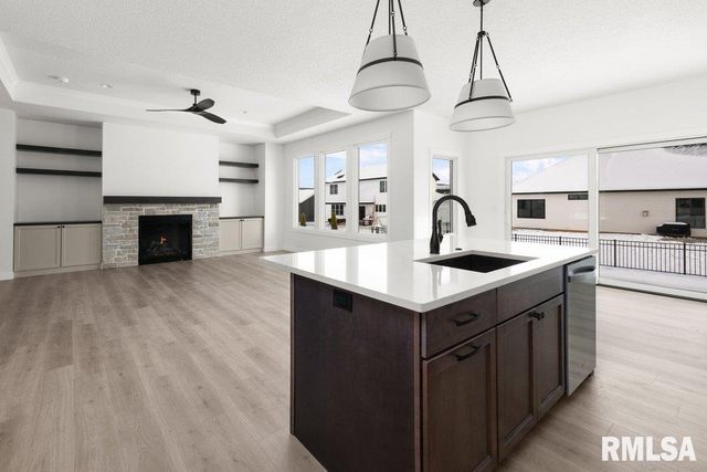 7123 Alvie Lane, Bettendorf, IA 52722