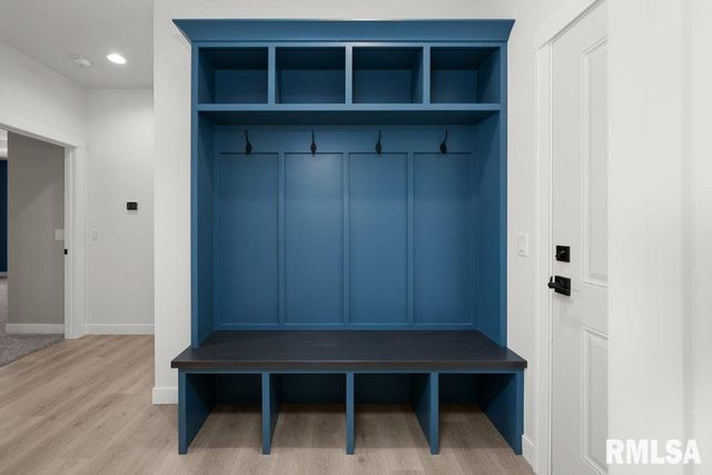 7123 Alvie Lane, Bettendorf, IA 52722