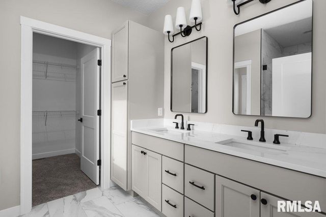 7123 Alvie Lane, Bettendorf, IA 52722