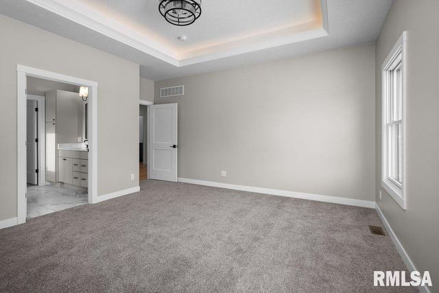 7123 Alvie Lane, Bettendorf, IA 52722