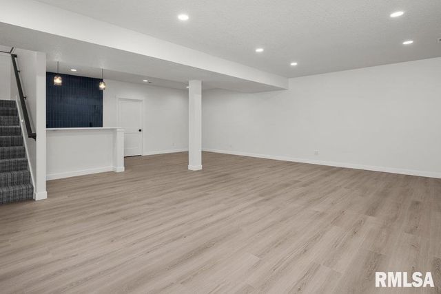 7123 Alvie Lane, Bettendorf, IA 52722