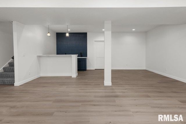 7123 Alvie Lane, Bettendorf, IA 52722