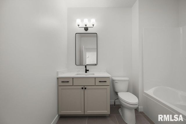 7123 Alvie Lane, Bettendorf, IA 52722