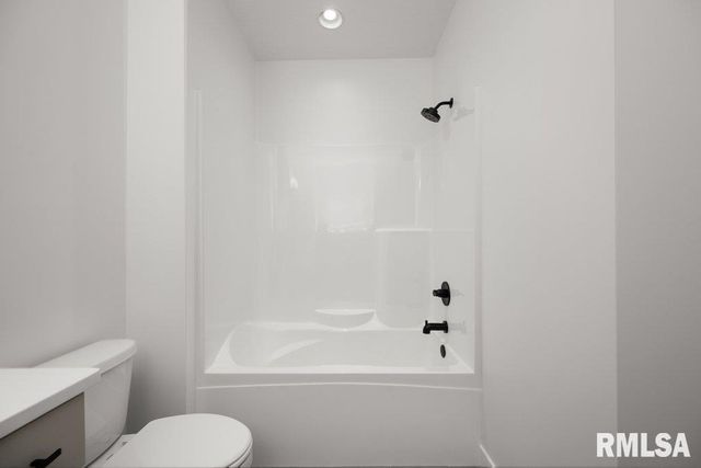 7123 Alvie Lane, Bettendorf, IA 52722