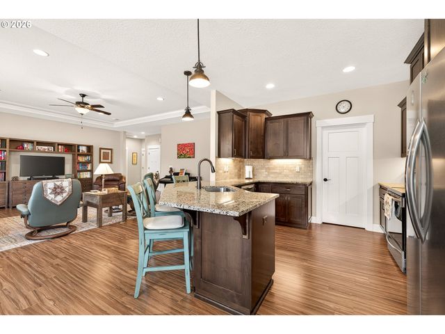 740 E ROOSEVELT St, Carlton, OR 97111