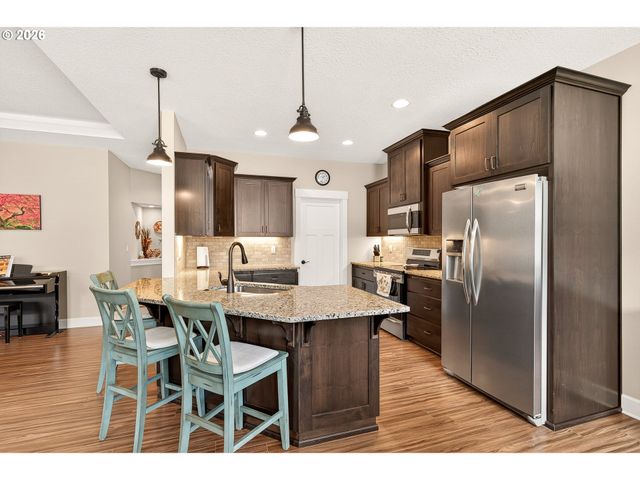740 E ROOSEVELT St, Carlton, OR 97111