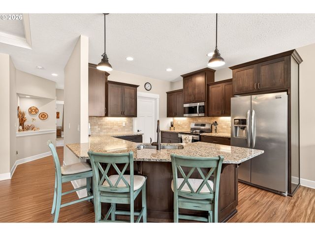 740 E ROOSEVELT St, Carlton, OR 97111