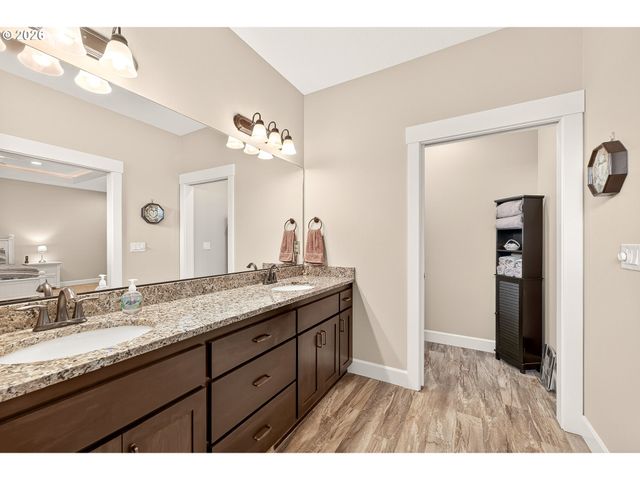 740 E ROOSEVELT St, Carlton, OR 97111