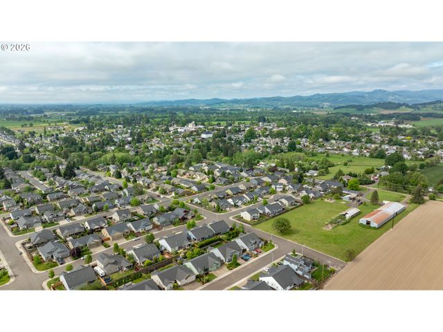 740 E ROOSEVELT St, Carlton, OR 97111