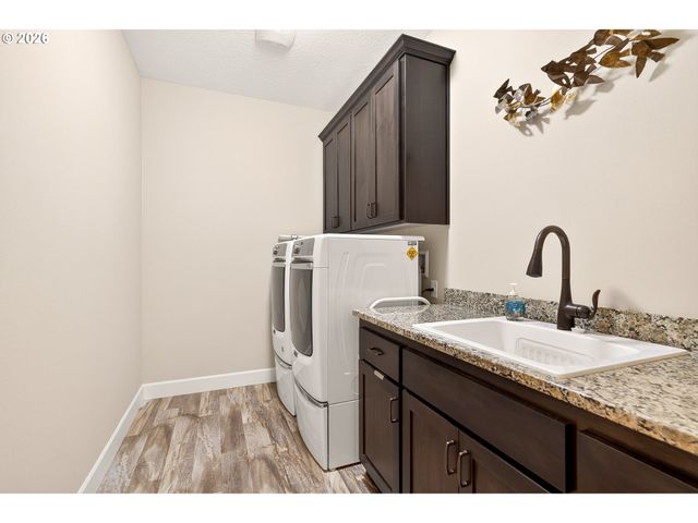 740 E ROOSEVELT St, Carlton, OR 97111