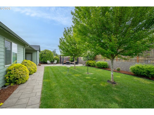 740 E ROOSEVELT St, Carlton, OR 97111