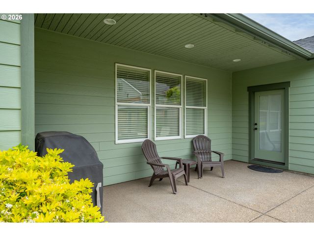 740 E ROOSEVELT St, Carlton, OR 97111